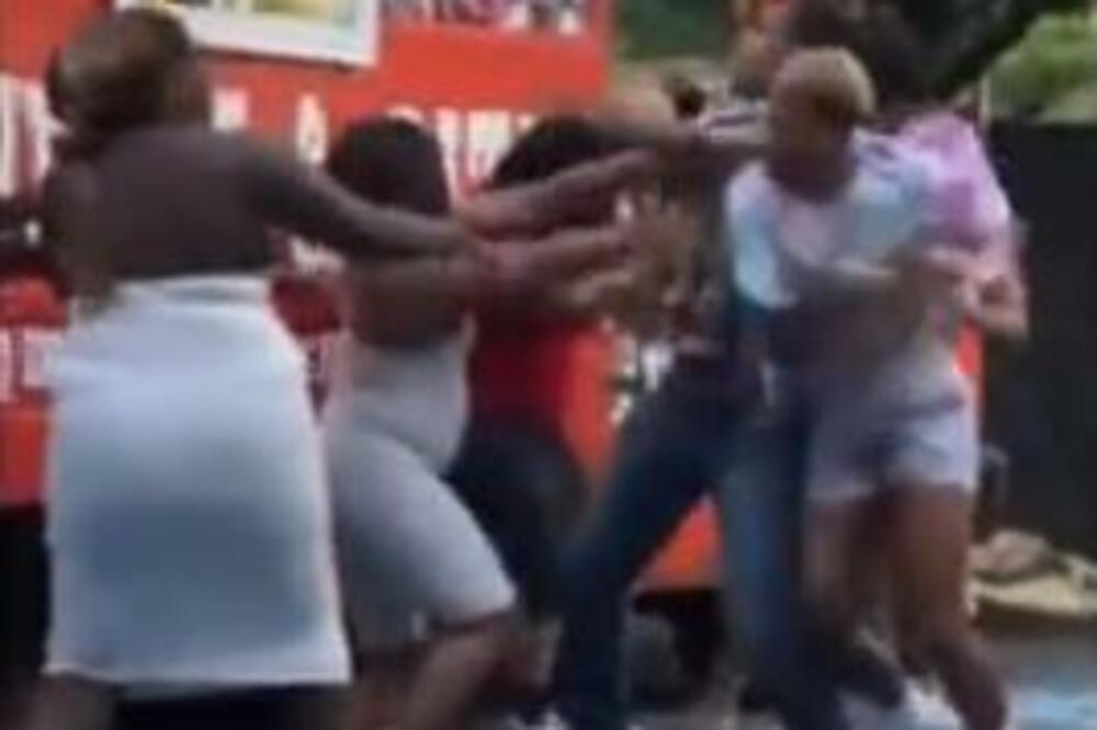 RIJALITI NASRED ULICE: Poznate košarkašice u opštoj makljaži, njihov tim sve skrivao, pa ih sad otpustio! (VIDEO)