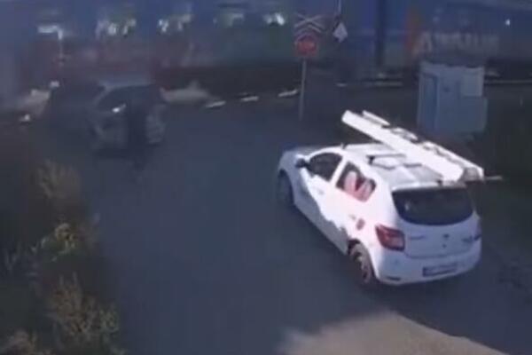 IMAO JE VIŠE SREĆE NEGO PAMETI, ZA DLAKU IZBEGAO SMRT NA PRUZI U VREOCIMA: Pogledajte kakav je selfi napravio vozač