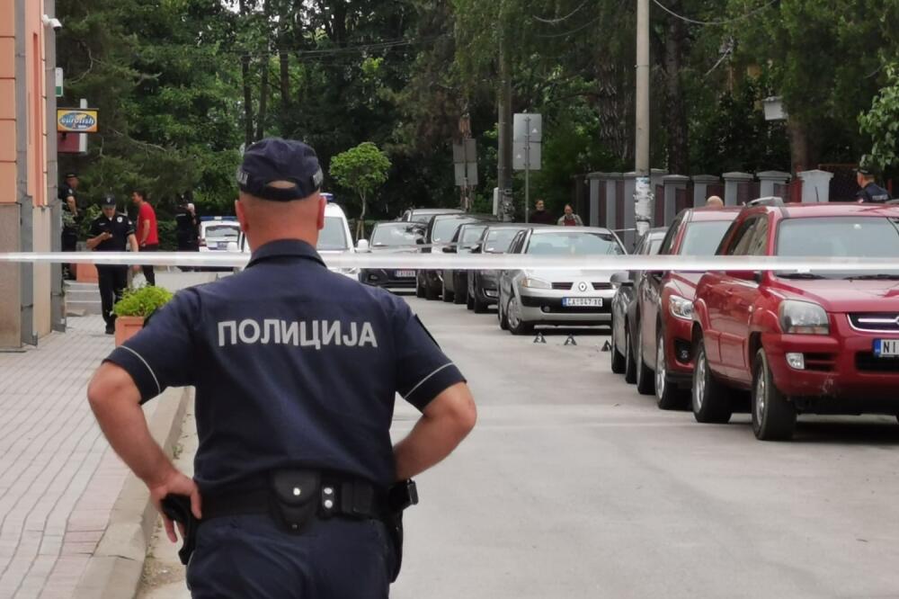 PRETIO JOJ DA ĆE JE UBITI SEKIROM, A POTOM JE PRETUKAO: Užasno nasilje u Beogradu, policajci SPASILI ŽENU