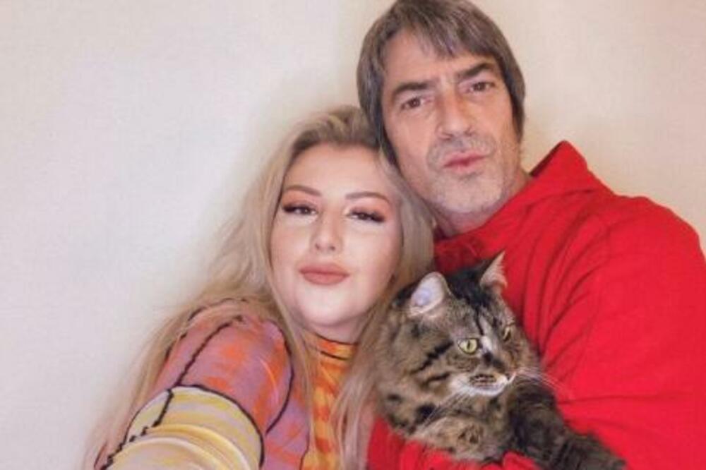 ONA IMA 21, A ON 54: Ljubav im CVETA, a svi misle da je s njim zbog 1 STVARI! (FOTO)