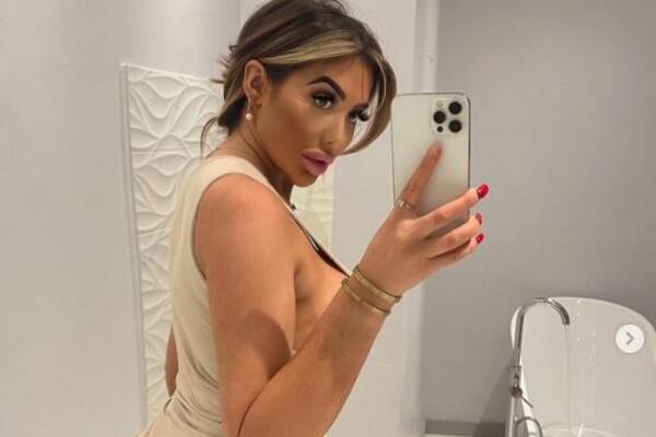 LEŽIM GOLA I RAZMIŠLJAM DA POZOVEM VATROGASCE: Rijaliti zvezda zabeležila nezgodu u kadi ovo se ne PROPUŠTA (FOTO)