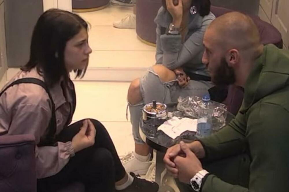 MALOLETNA MILICA IZ ZADRUGE TRUDNA, PODELILI VEST?! Stanija je grli dok Mensur OZARENO GLEDA! (VIDEO)