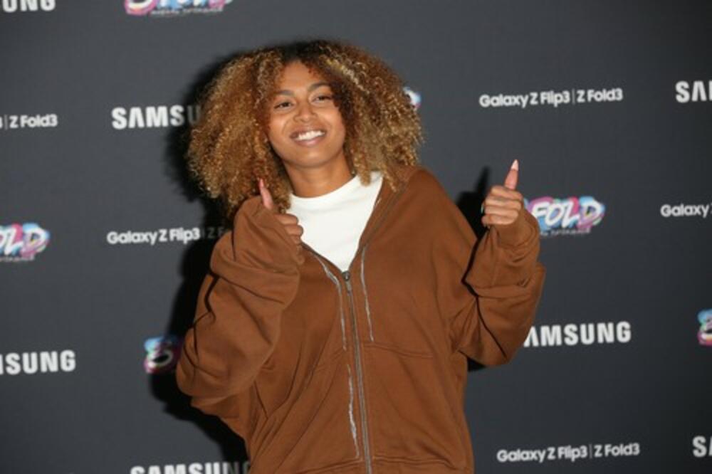 KORONA JE NIJE POŠTEDELA!MEL BI SE JEDVA BORI SA VIRUSOM:U mašti je na MALDIVIMA, u stvarnosti SKLUPČANA U KREVETU!