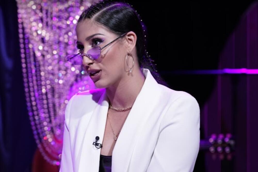 NIKADA NE BI BILA KARLEUŠA! Pevačica šokirala sve U EMISIJI kada je OPLELA PO DIVI: Ima isforsiran život na mrežama