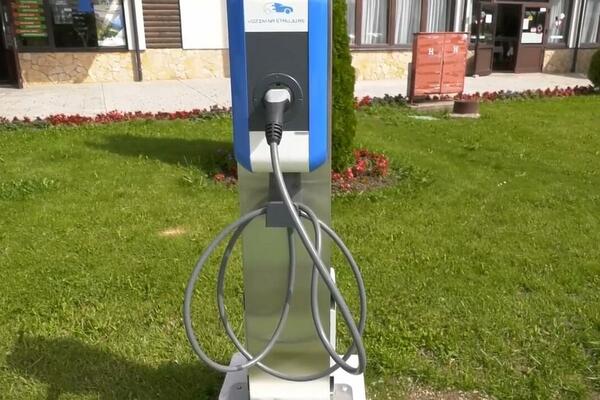 OČEKUJE NAS VELIKA NESTAŠICA NAREDNIH GODINA: Tiče se električnih automobila!