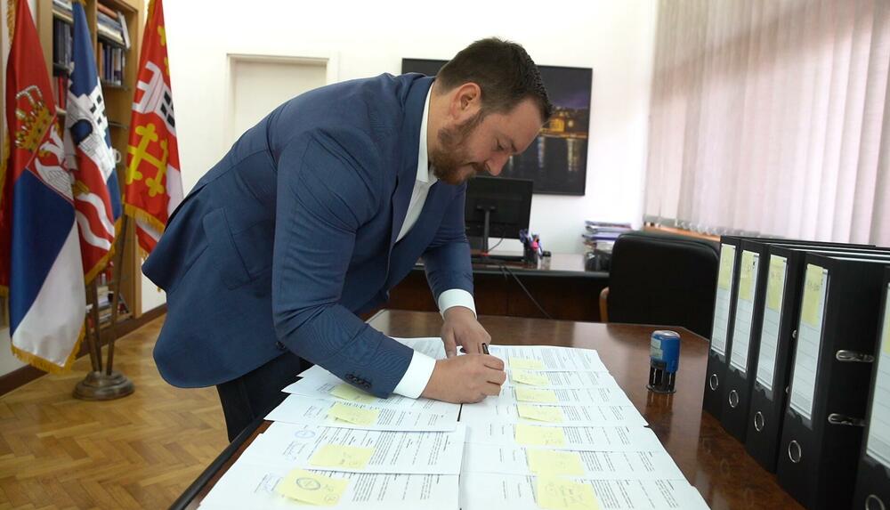 Stari grad misli na zgrade