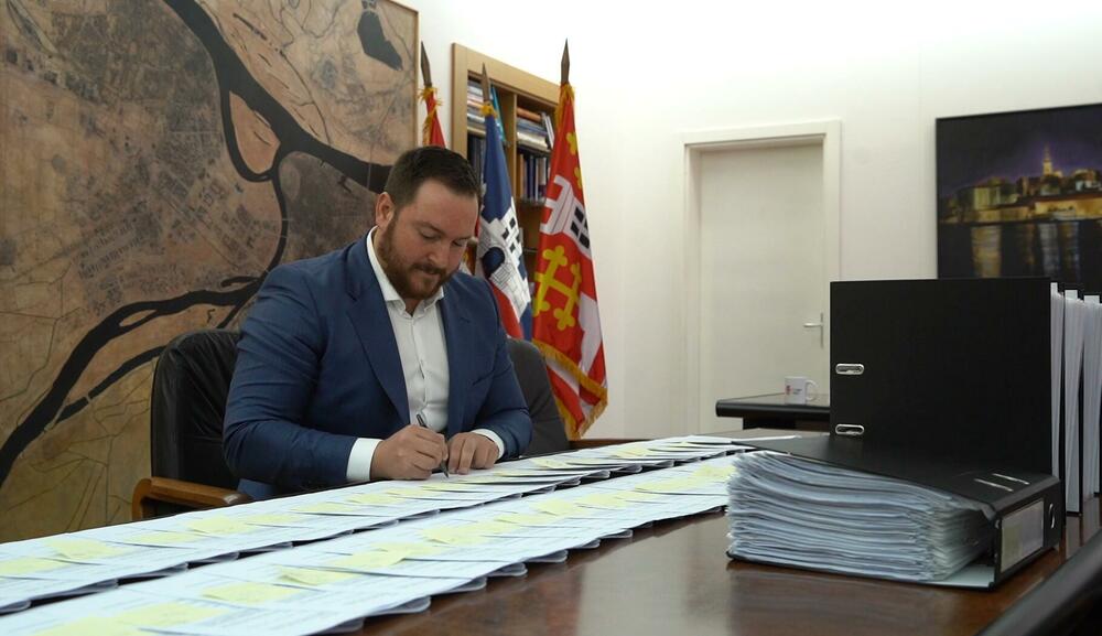 Stari grad misli na zgrade