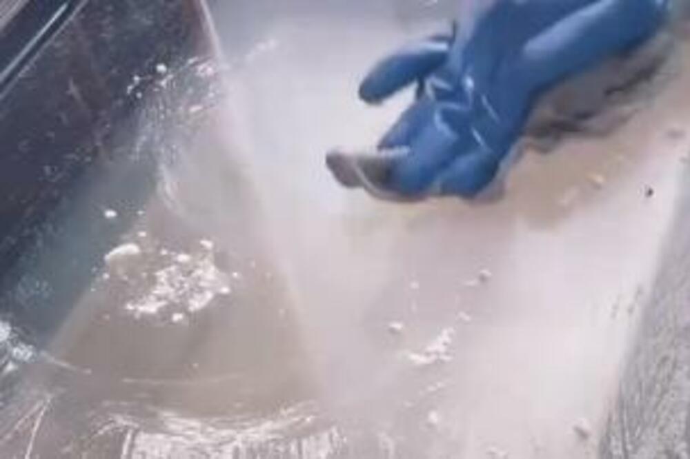 REŠITE SE PRLJAVE RERNE OČAS POSLA: Uz par TRIKOVA biće kao NOVA (VIDEO)