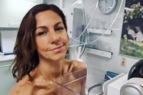 CEO SVET PLAČE ZBOG POZNATE VODITELJKE! Napisala je i OPROŠTAJNO PISMO, ima troje dece, OVO ĆE BITI PRESUDNO! FOTO