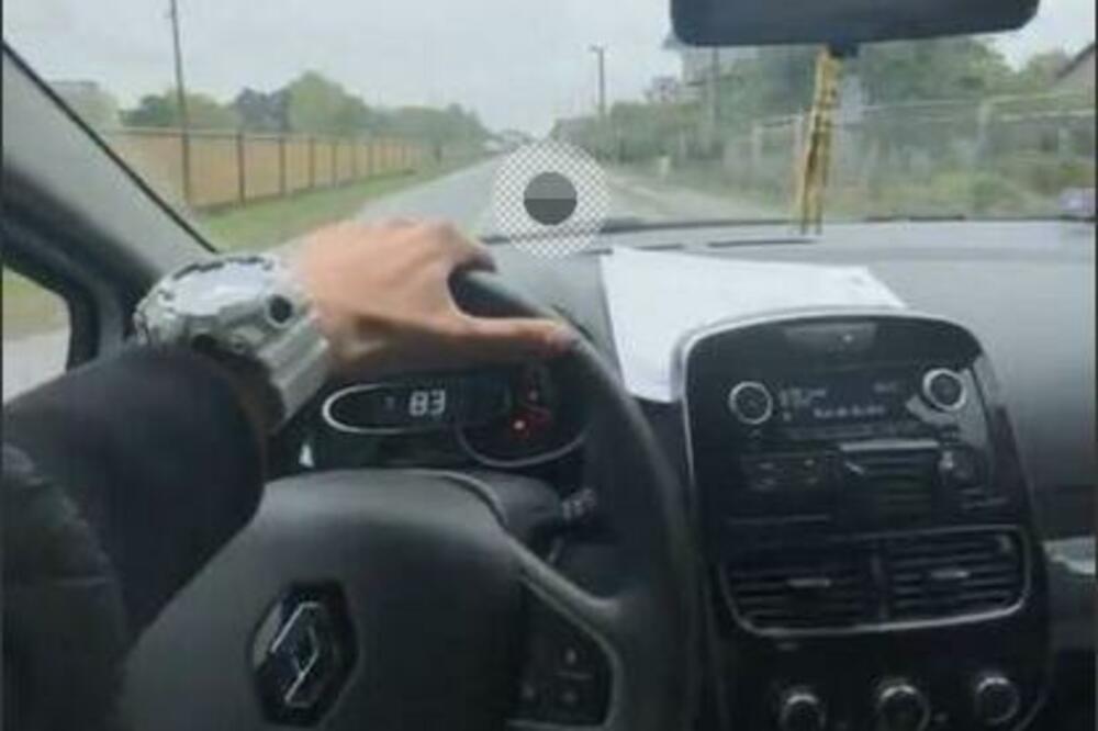 ČOVEČE, DA LI SI REALAN? Bahati vozač LUDOVAO kroz naseljeno mesto po kiši! SVE JE SNIMIO, JOŠ SE I HVALI (VIDEO)