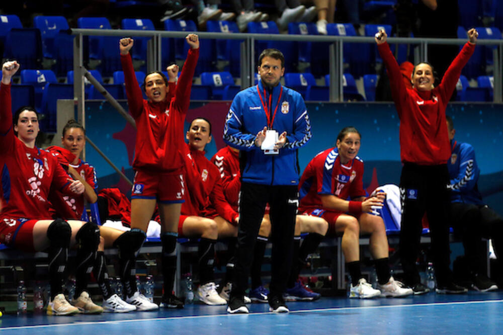 ISTORIJSKA POBEDA SRBIJE NAD CRNOM GOROM! Rukometašice impresivnim preokretom stigle do velika 2 boda!