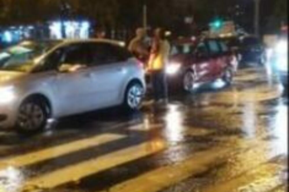 UDES U ULICI JURIJA GAGARINA: Sudarila se 2 AUTOMOBILA