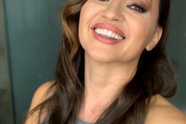 NINA BADRIĆ OTVORILA PROFIL NA APLIKACIJI ZA MUVANJE: Niko joj ne veruje da je to ona!