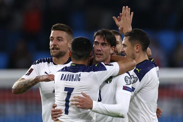 "ORLOVI" JAČI I OD SUDIJSKE NEPRAVDE: Vlahović srušio Luksemburg, Srbija opet prva u grupi!