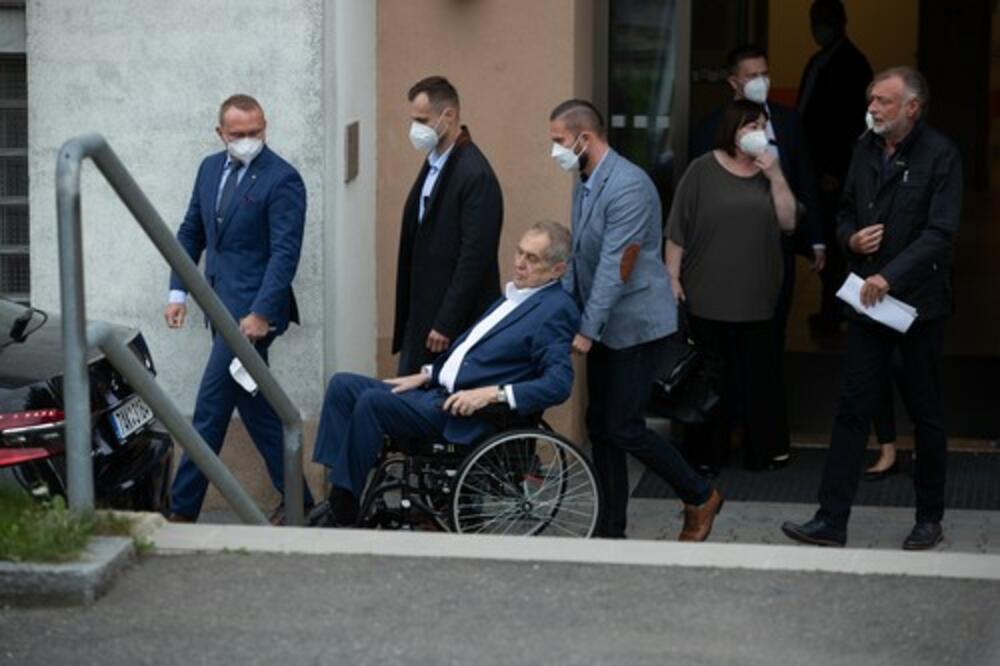 MILOŠ ZEMAN PREBAČEN NA INTENZIVNU NEGU: Dijagnoza neće biti objavljena bez njegove saglasnosti!