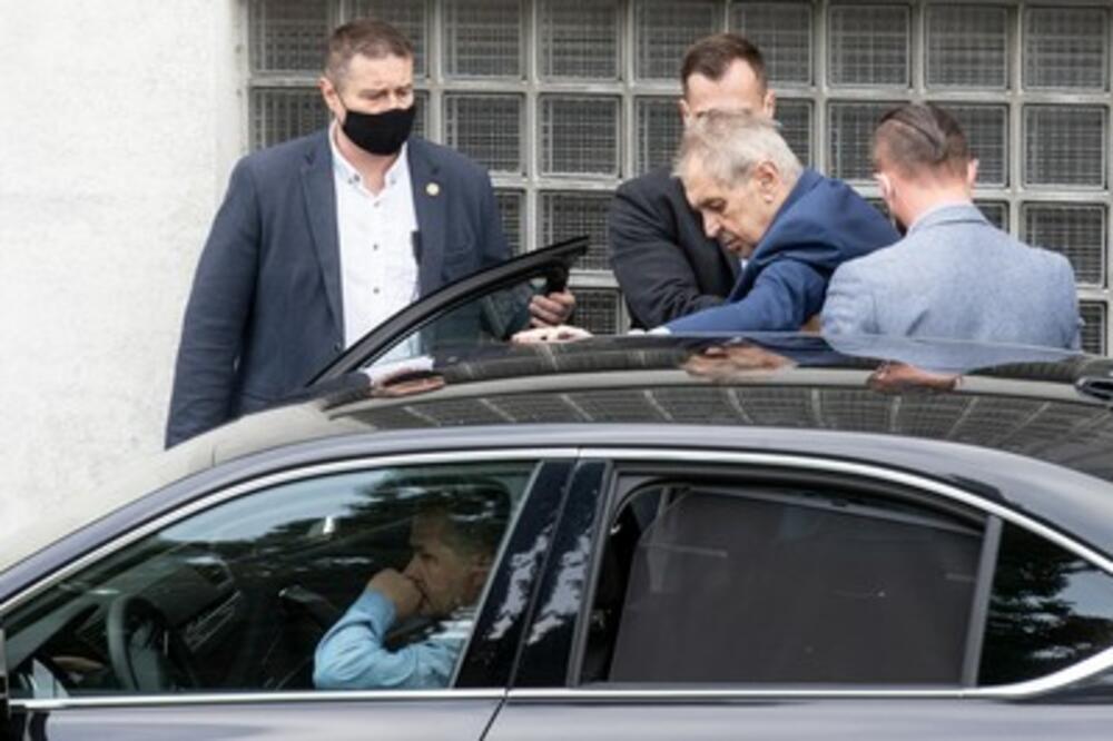 NAKON SASTANKA SA BABIŠEM, ČEŠKI PREDSEDNIK HITNO HOSPITALIZOVAN: Nedavno počeo da koristi invalidska kolica (FOTO)