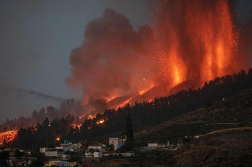 ZAROBLJENI: Oko 33.000 stanovnika ostrva La Palma u karantinu zbog vulkanskog gasa