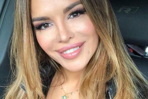 OVAKO "ČUDAN" KAPUT MOŽE DA IZNESE SAMO SEVERINA!Pevačica stajlingom sve ODUVALA - pored nje je PAPRENO SKUPA TORBA