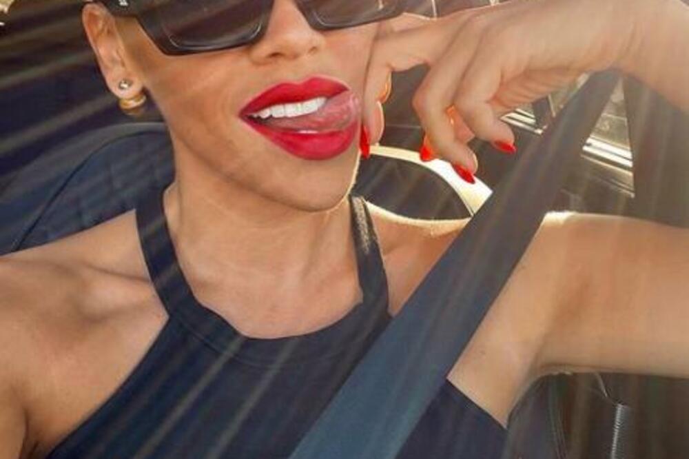 KAJU OSTOJIĆ FANOVI ŽESTOKO NAPALI: Da li je realno da se ovim hvališ?