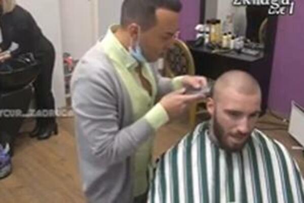 FRIZER UŠAO U ZADRUGU PA POHVALIO MENSURA KAKO VODI LJUBAV: Zadrugar saslušao pa tražio šišanje INTIME! (VIDEO)
