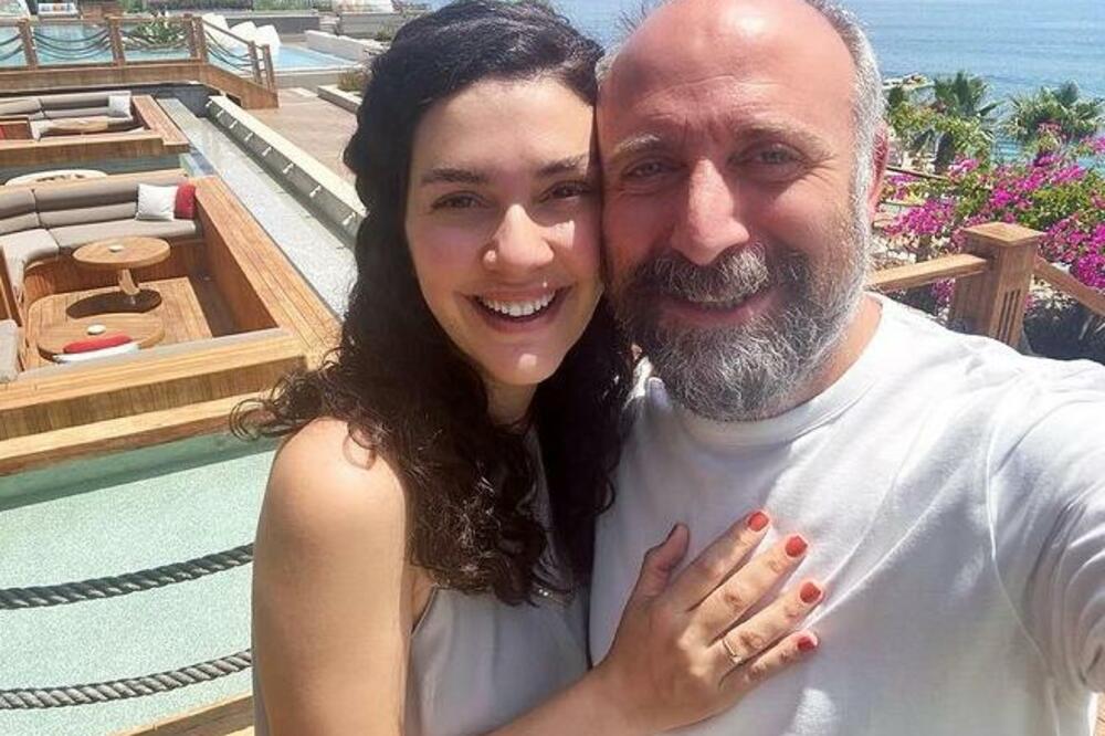 ŠEHERZADA IZ OMILJENE TURSKE SERIJE SAMO ŠTO SE NE PORODI: Treća sreća u domu čuvenog glumačkog para! (FOTO)