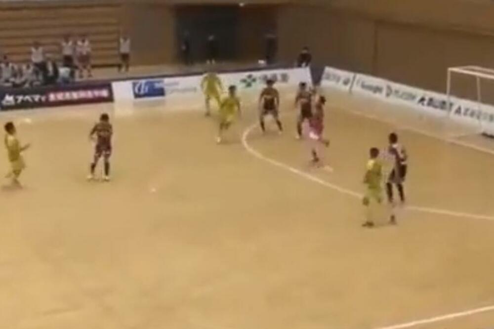 PANENKA IZ SLOBODNOG UDARCA: Brazilski majstor dao 1 od najspektakularnijih golova u istoriji futsala! (VIDEO)