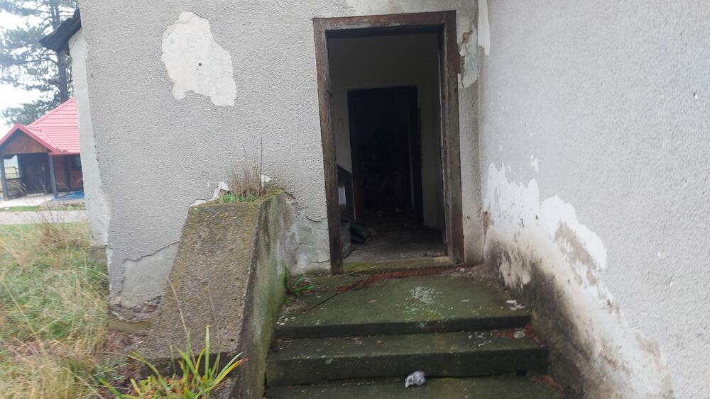 Šumska kuća, Ravna gora