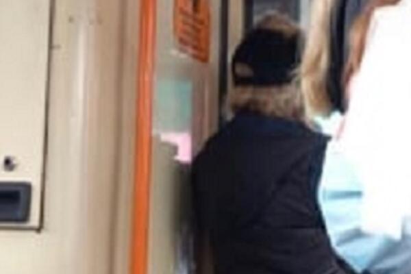 BEOGRAĐANI, OPREZ! Snimljen džeparoš koji ljudima uzima stvari, da li ste ga videli? (FOTO)