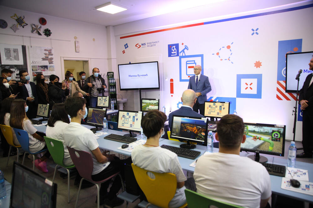 "ZAJEDNICI ZAJEDNO" NASTAVLJA SA PODRŠKOM OBRAZOVNIM USTANOVAMA: NIS opremio kabinet za informatiku škole u NS