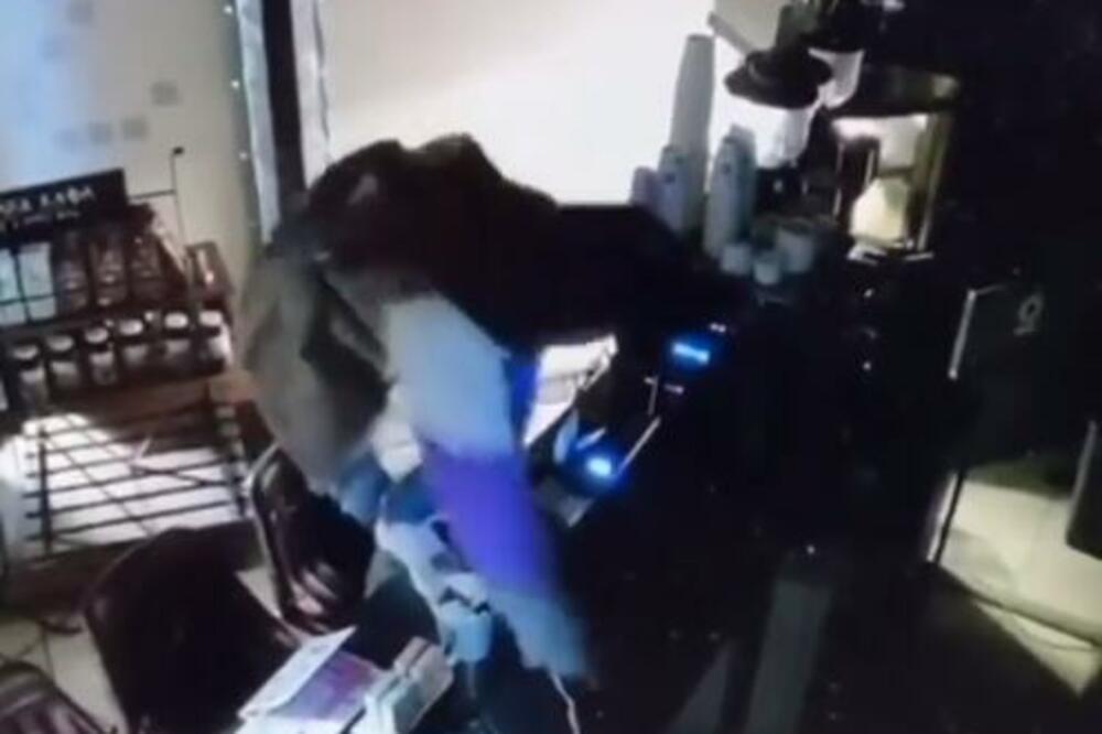 PRESKAČE ŠANK PA BROJI PARE DOK KAMERA SVE SNIMA, MRTAV HLADAN: Isplivao video krađe sa Palilule