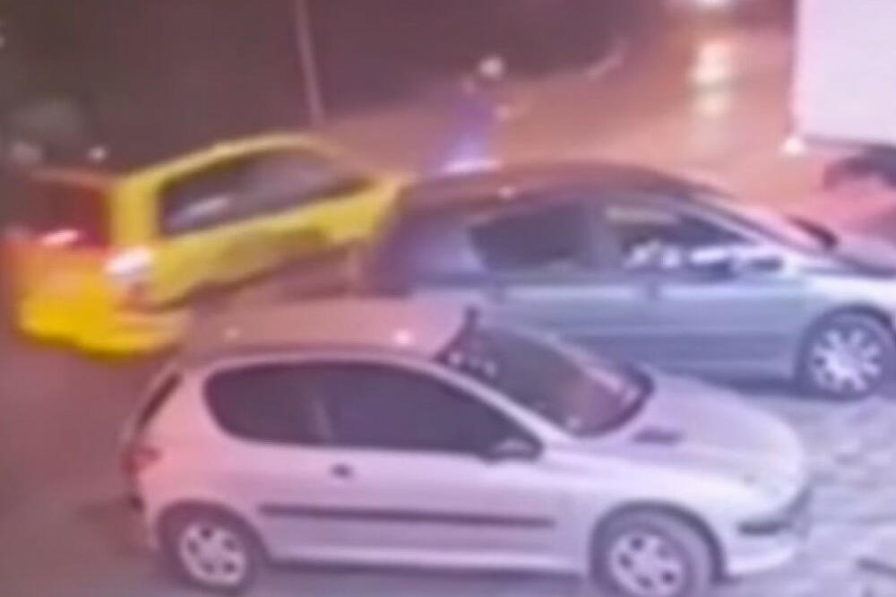 UZNEMIRUJUĆI SNIMAK, AUTPOMOBIL POKUPIO PEŠAKA U KRAGUJEVCU! Od siline udara mladić je odleteo, UŽASNO (VIDEO)
