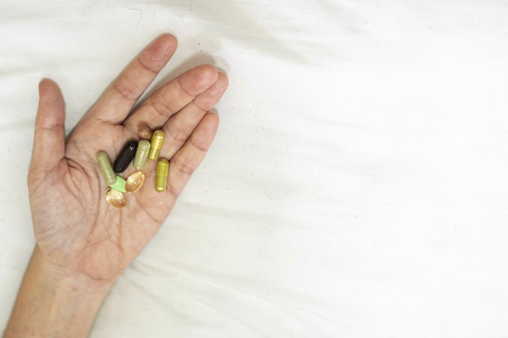 SIMPTOM KOJI SE JAVLJA NAKON BUĐENJA ZNAK JE DA VAM FALI VITAMIN D: Poslušajte upozorenje DOKTORA