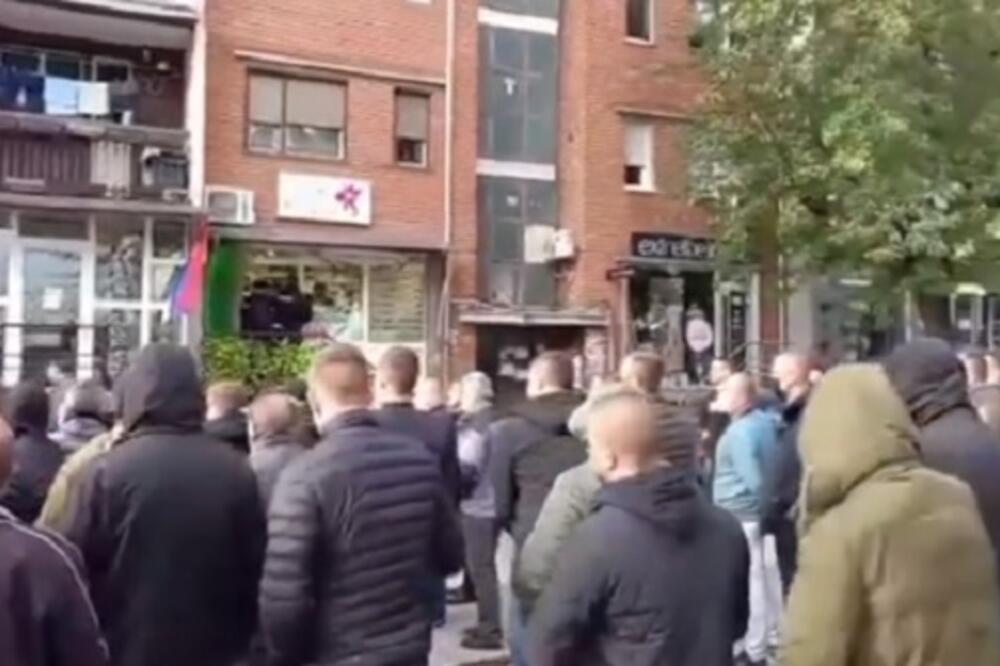 KOSOVSKA POLICIJA HAPSI PO SEVERNOJ MITROVICI! Čuju se sirene za UZBUNU, građani prave BLOKADU (VIDEO)