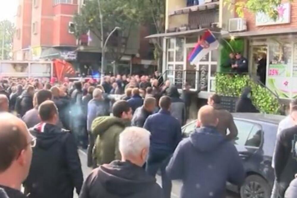 SRBI SA KOSOVA KRENULI U PROTEST: Nose transparente, evo gde su se UPUTILI