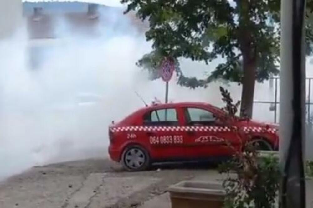 TENZIJE NA ULICAMA NA SEVERU KOSOVA: Zapaljen 1 automobil, isplivao snimak! (VIDEO)
