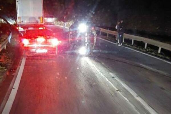 1 AUTO PREVRNUT: Teška saobraćajka na Iriškom vencu (FOTO)