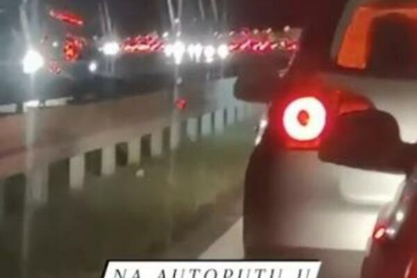 OGROMNA GUŽVA NA AUTOPUTU PREMA BANOVCIMA: Velika kolona vozila (VIDEO)