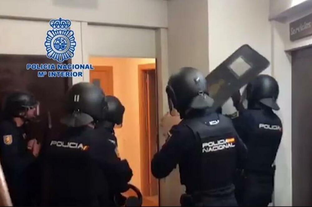 RAZBIJEN LANAC PROSTITUCIJE U ŠPANIJI! Srpkinje držali kao robinje, čak su imali i bankomat u javnoj kući (FOTO)