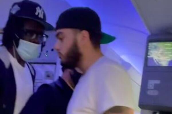 OPŠTI HAOS U AVIONU: Pretio putnicima i posadi da će im SLOMITI VRAT kada su ga zamolili da stavi masku (VIDEO)