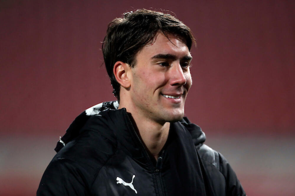 SJAJNIM PARTIJAMA PRIVUKAO VELIKU PAŽNJU BROJNIH KLUBOVA: Vlahović odlazi kod Mesija u Pari Sen Žermen?