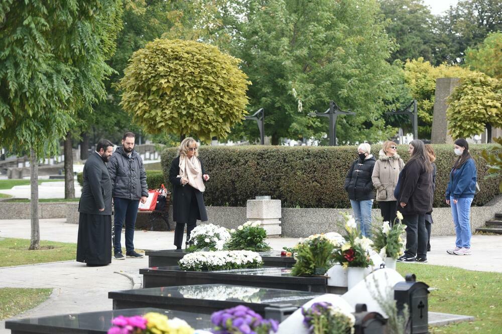 TRI GODINE OD ODLASKA DIVE GLUMAČKE POZORNICE MILENE DRAVIĆ! Porodica i prijatelji odali pomen!