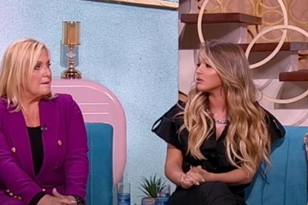 DŽEHVEROVIĆEVA ODGOVORILA ŠEŠELJU U EMISIJI, NIJE ZNAO ŠTA GA JE SNAŠLO! Pevačica nije PREĆUTALA političaru OVO!