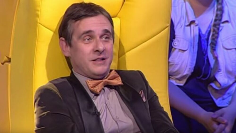 Žujić je sahranjen u kostimu Martinija, lika kog je tumačio u 'Letu iznad kukavičjeg gnezda'.