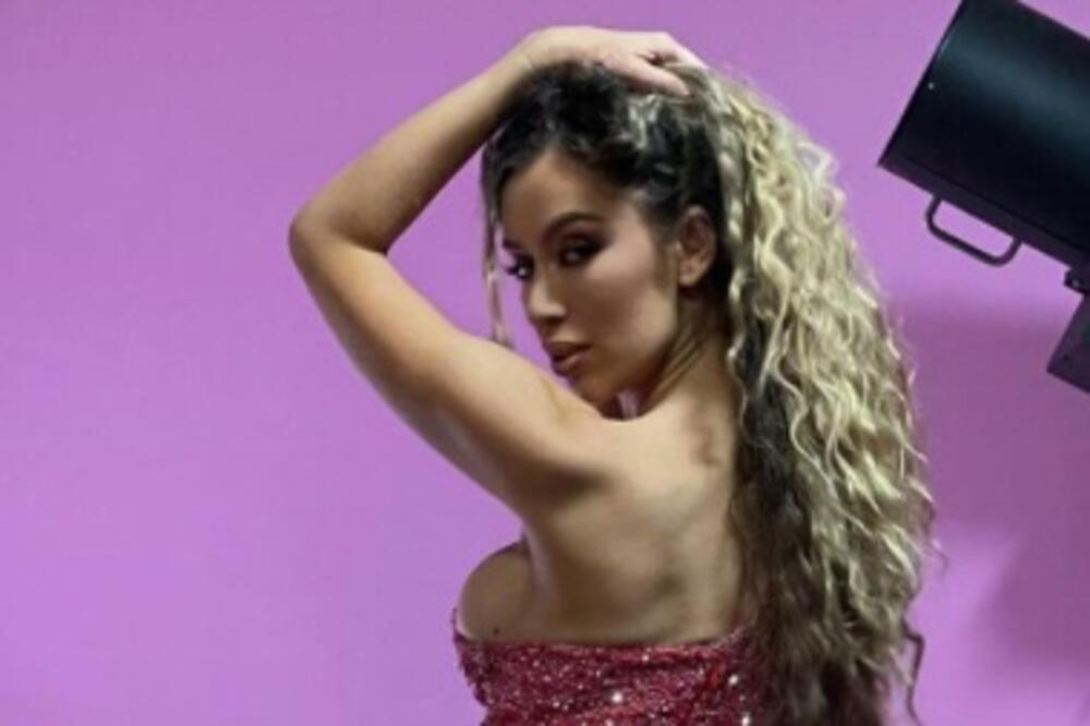 TEA TAIROVIĆ USNIMLJENA SA DEČKOM? NABILDOVAN I BRADAT: Pevačica je krila privatni život, EVO KO JE ON! (FOTO)