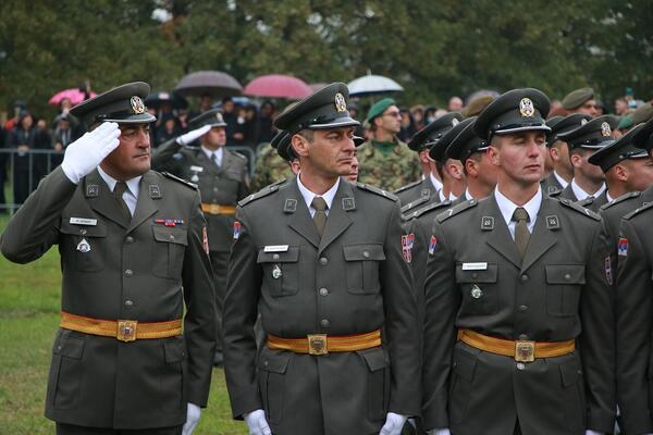 SRBIJA BOGATIJA ZA 143 PODOFICIRA: Oni su bedem naše zemlje, najlepša slika iz TAKOVA (FOTO)