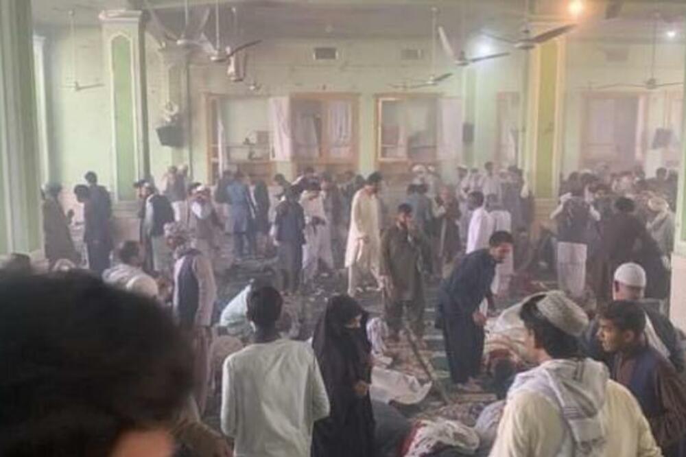 NAJMANJE 32 MRTVIH U EKSPLOZIJI U DŽAMIJI U KANDAHARU: 53 povređenih prevezeno u bolnicu!