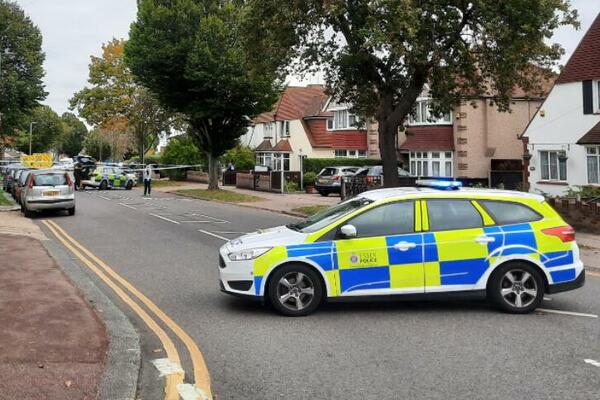 UMRO BRITANSKI POSLANIK NAKON ŠTO JE VIŠE PUTA IZBODEN NOŽEM: Hitno prevezen u bolnicu, ali mu nije bilo SPASA!