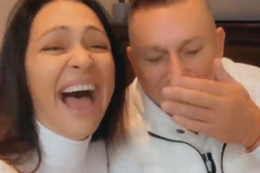 ŠAKO SE ZBUNIO U LJUPKINOM PRISUSTVU PA SOČNO OPSOVAO! Sve išlo LAJV, snimak se deli MUNJEVITO! (VIDEO)