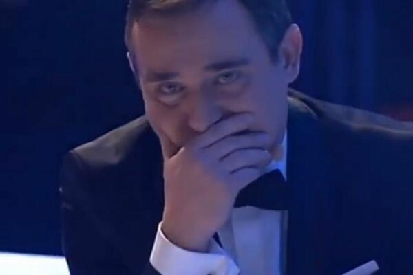 OVAJ SNIMAK ĆE VAM SLOMITI SRCE: Pokojni Marko Živić ne prastaje da PLAČE dok sluša PESMU sa simboličnim rečima!