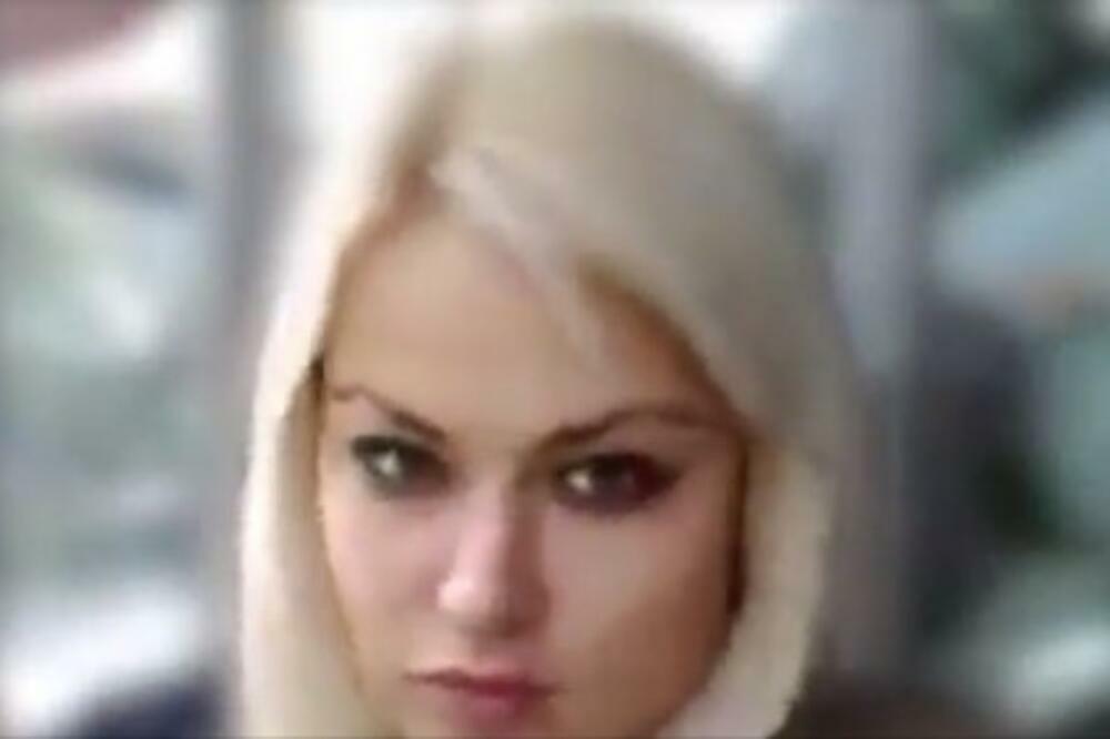 NEĆETE VEROVATI KAKO JE HRKALOVIĆEVA IZGLEDALA U 20-OJ: Izblajhana sedi sa nepoznatim MUŠKARCEM, pomenula i GROBARE